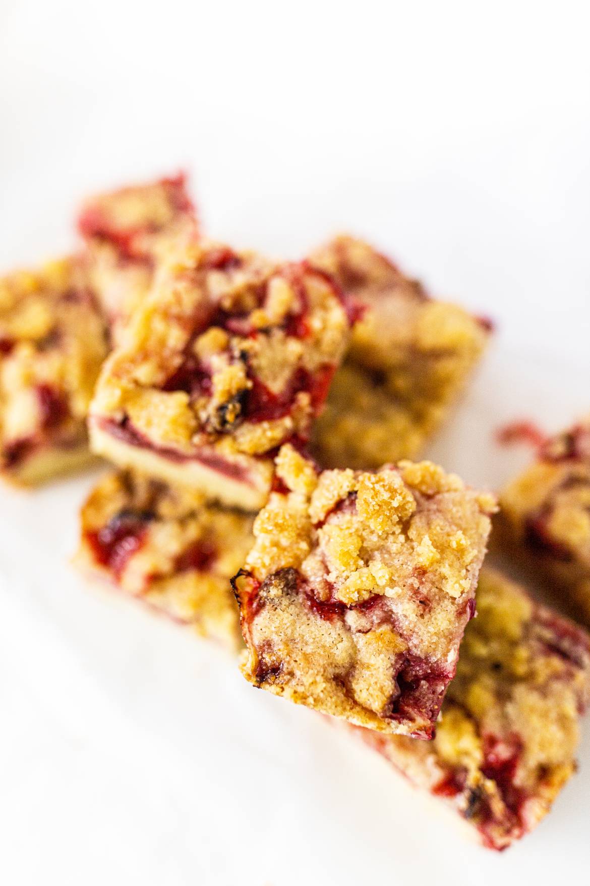 jahodový-koláč-s-mrvenicou